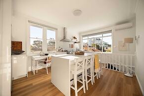 Light Filled 3-bed Coastal Home at Brighton Beach
