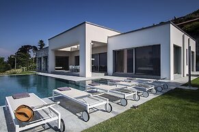 Modern Oasis Overlooking Lake Maggiore