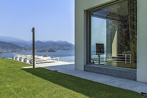 Modern Oasis Overlooking Lake Maggiore
