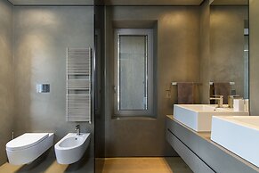 Modern Oasis Overlooking Lake Maggiore
