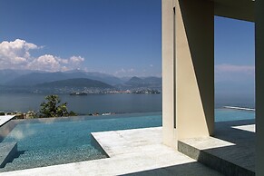 Modern Oasis Overlooking Lake Maggiore