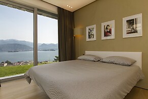 Modern Oasis Overlooking Lake Maggiore
