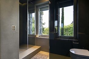 Modern Oasis Overlooking Lake Maggiore