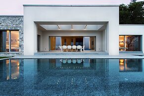 Modern Oasis Overlooking Lake Maggiore