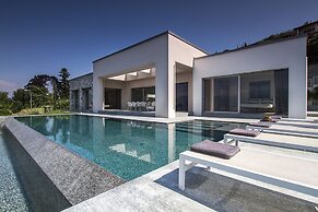 Modern Oasis Overlooking Lake Maggiore