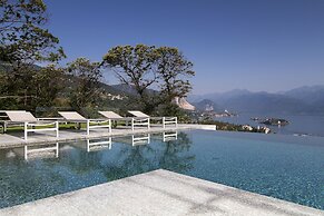Modern Oasis Overlooking Lake Maggiore