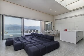 Modern Oasis Overlooking Lake Maggiore