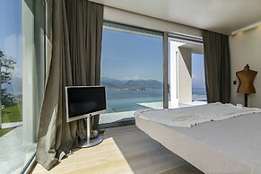 Modern Oasis Overlooking Lake Maggiore