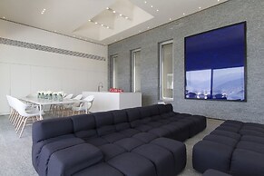 Modern Oasis Overlooking Lake Maggiore