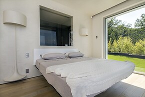 Modern Oasis Overlooking Lake Maggiore