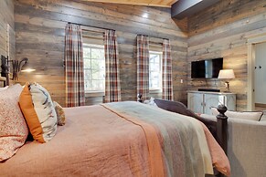 Fly Fishers Paradise: Getaway Near White River!