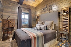 Fly Fishers Paradise: Getaway Near White River!