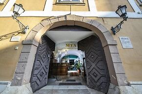 Giselle Buda Castle