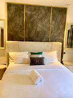 Sujimoto Residences - The AVEs