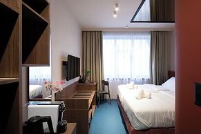 OPERA Boutique Hotel & Restaurant & Bar