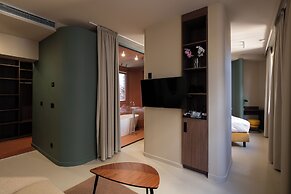 OPERA Boutique Hotel & Restaurant & Bar