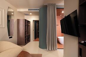 OPERA Boutique Hotel & Restaurant & Bar