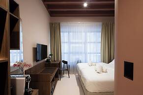OPERA Boutique Hotel & Restaurant & Bar