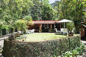 Casa com Piscina Churrasqueira Jogos e Lareira