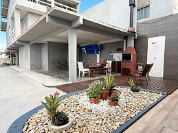 Ampla Casa com Piscina Ponta do Papagaio