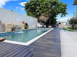 Ampla Casa com Piscina Ponta do Papagaio