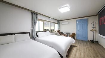 Top Island Hotel