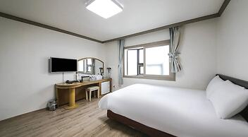 Top Island Hotel