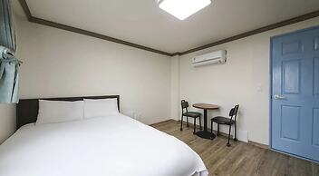 Top Island Hotel