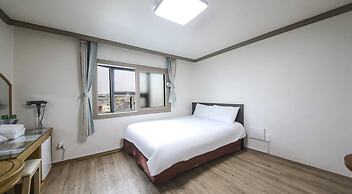 Top Island Hotel