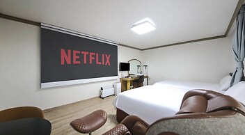 Top Island Hotel