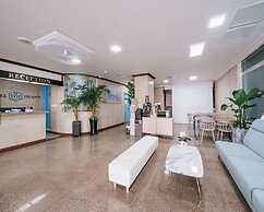Top Island Hotel