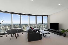 Panoramic Views Apartment & High-rise Pool and Gym
