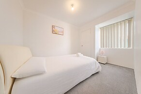 Bright Airy Retreat With Garden