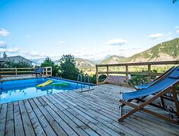 Mountain-view Eco-friendly Cottage