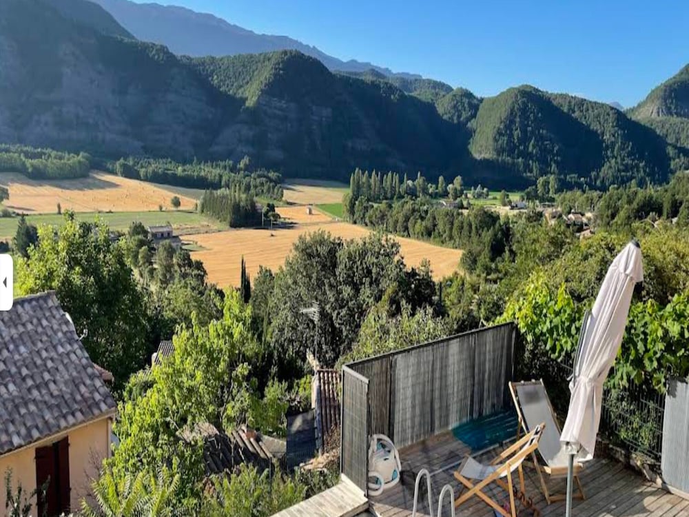 Mountain-view Eco-friendly Cottage