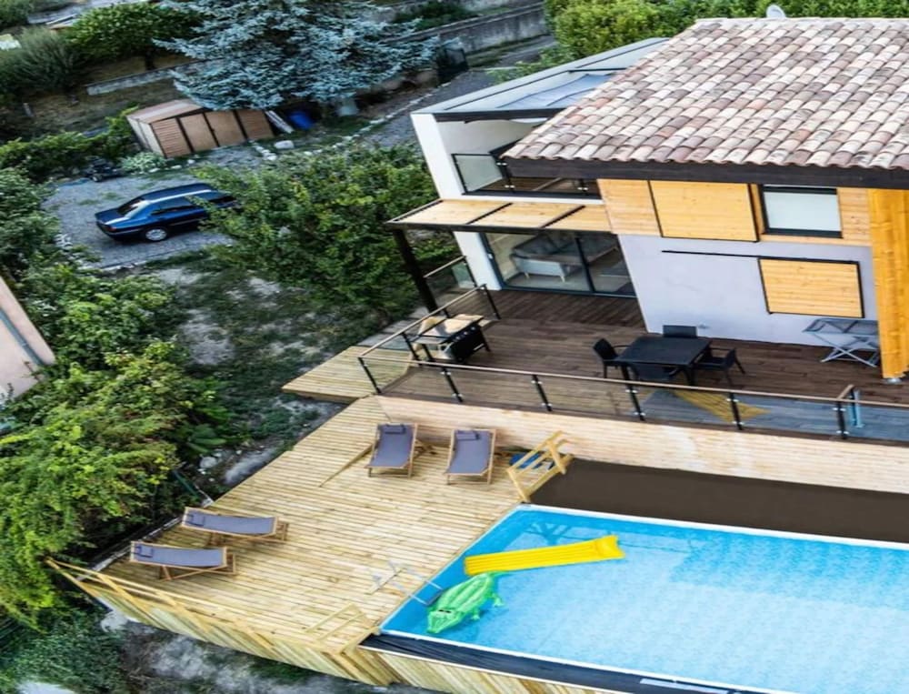 Mountain-view Eco-friendly Cottage