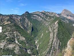 Mountain-view Eco-friendly Cottage