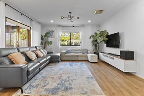 Family Escape With Private Courtyard