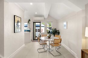 Beautiful Terrace Home With Courtyard