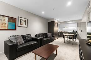 2-bed City Retreat With Gym and Pool Access