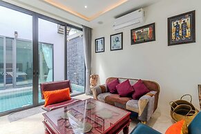 5BR Villa Waterfall Pool Movie Room V257