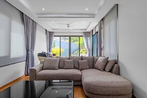 5BR Villa Waterfall Pool Movie Room V257