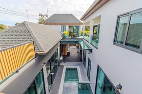 5BR Villa Waterfall Pool Movie Room V257
