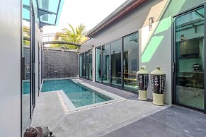 5BR Villa Waterfall Pool Movie Room V257