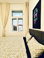 Elegant 4BR Apt Near Westbahnhof