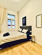 Elegant 4BR Apt Near Westbahnhof