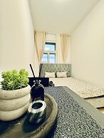 Elegant 4BR Apt Near Westbahnhof