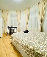 Elegant 4BR Apt Near Westbahnhof