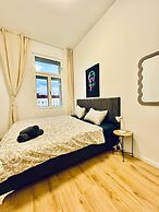 Elegant 4BR Apt Near Westbahnhof