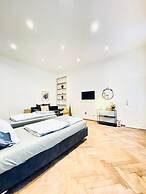 Bright and Spacious 2BR Flat Westbahnhof